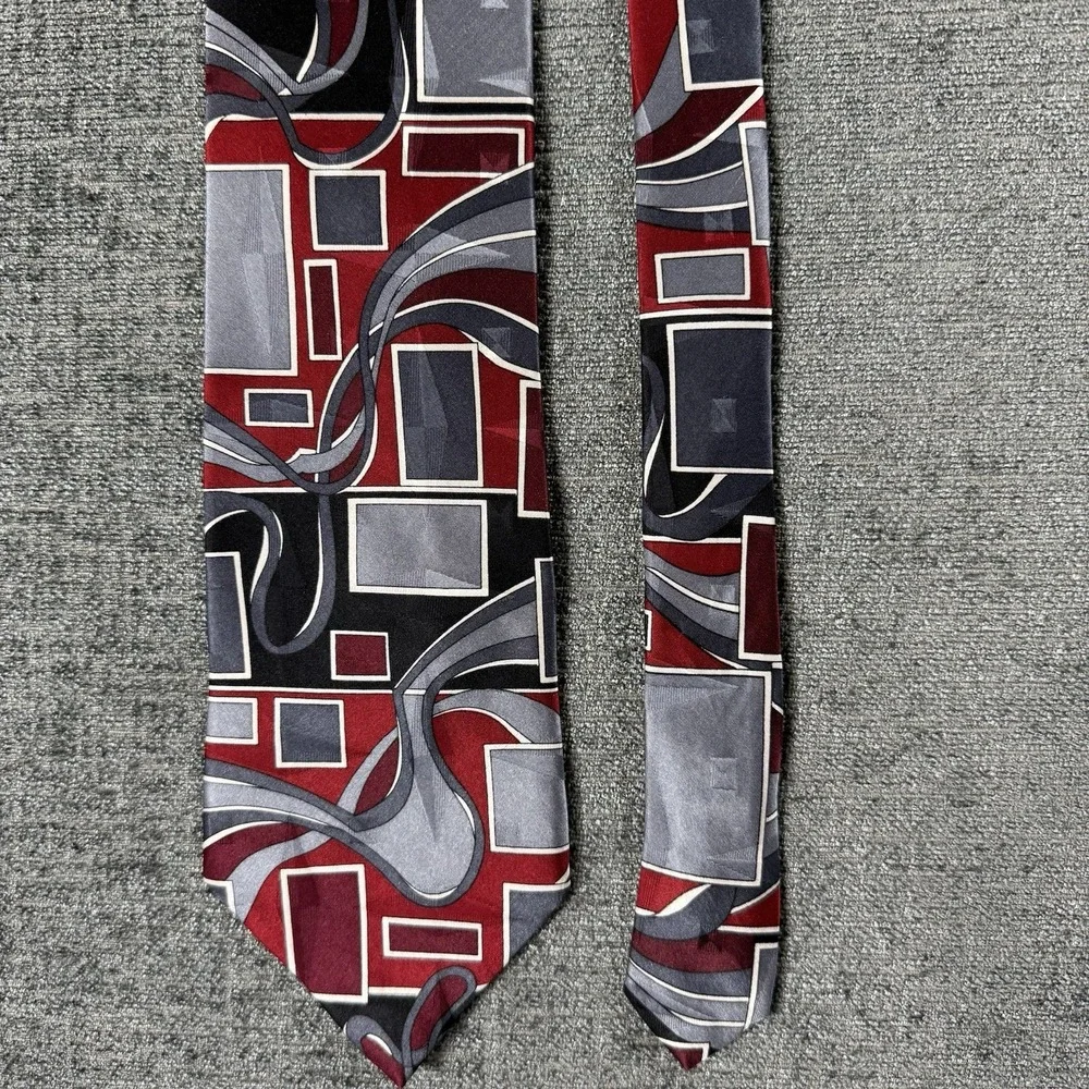 Screenplay by Martin‎ Wong Necktie Silk Red Gray Black Retro Made USA 57